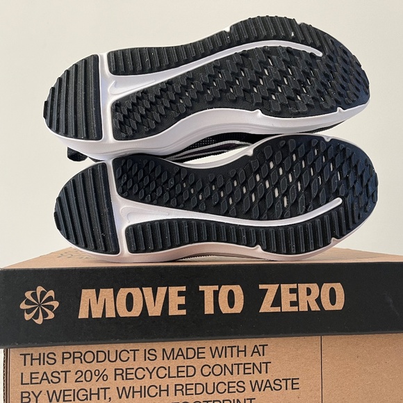 NEW! Boys Nike Downshifter size 13.5 - Picture 4 of 4